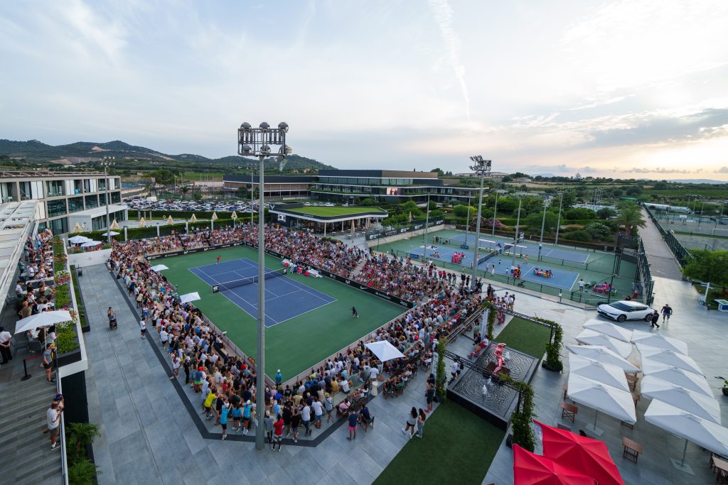 Vue aérienne du court central lors de la finale du Rafa Nadal Open by Movistar 2024