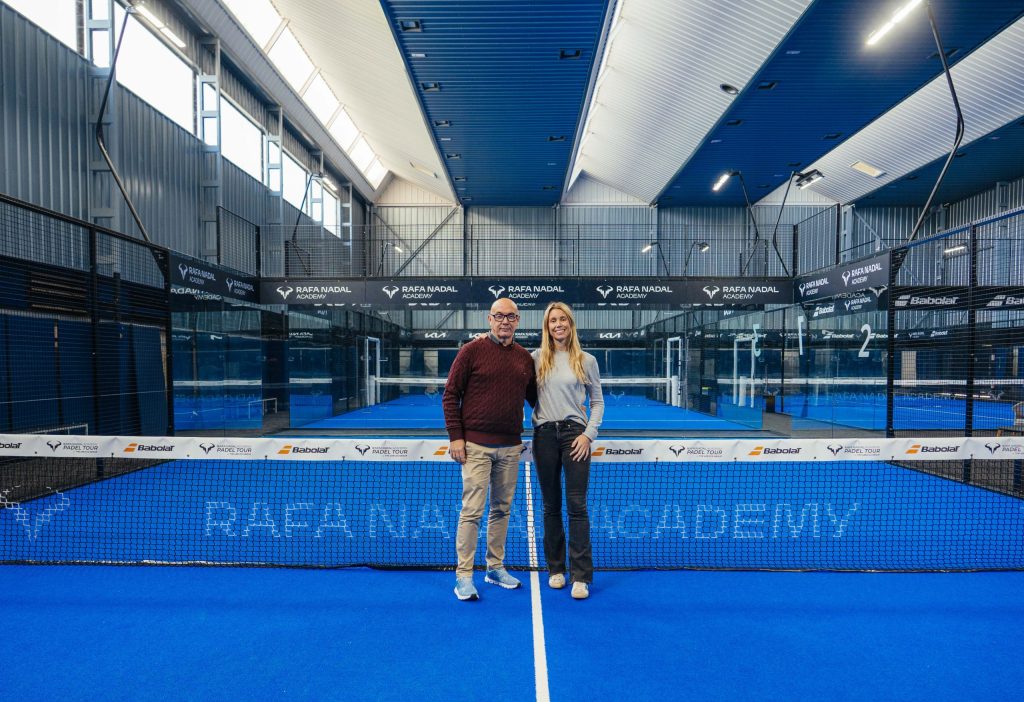 Maribel Nadal and Paco Sanz, on the indoor padel courts of the Rafa Nadal Academy